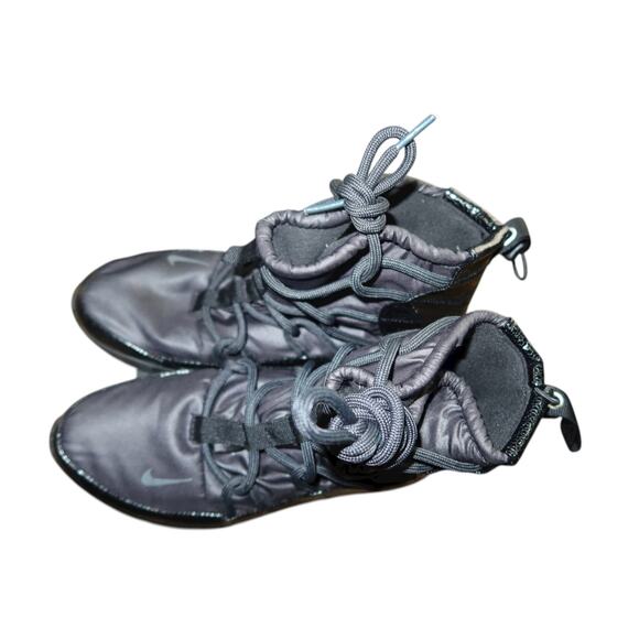 Nike Tanjun High Rise Boots Black Women's 9 - Picture 5 of 6